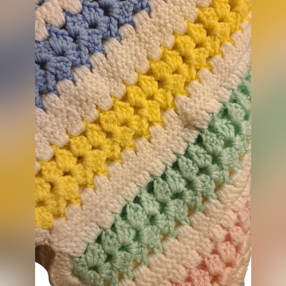 Vintage Scalloped Knit Throw Blanket - Picture 3 of 4